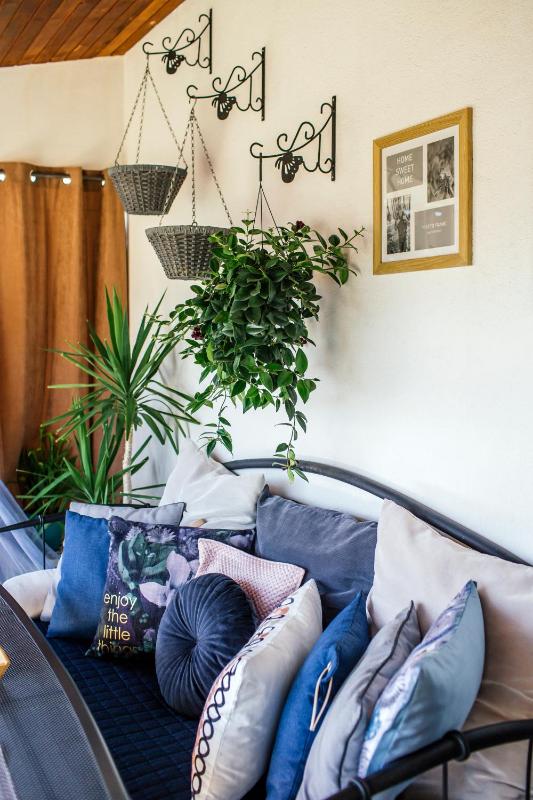 Three-Bedroom Apartment with Balcony and Sea View image 2