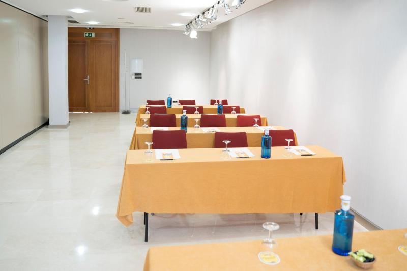Hotel Sercotel Tres Luces - image 38
