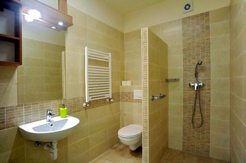 Double Room with Private Bathroom image 3