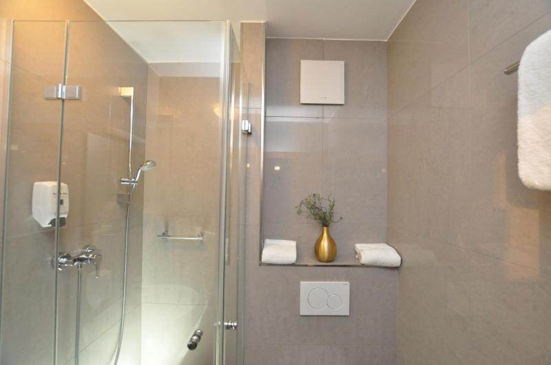 Double Room image 4