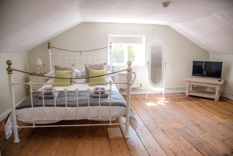 Deluxe Triple Room image 2