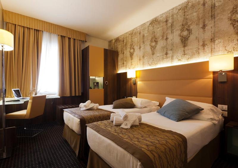 Twin Room image 1