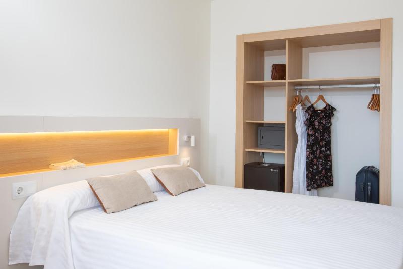 Double or Twin Room with View image 3