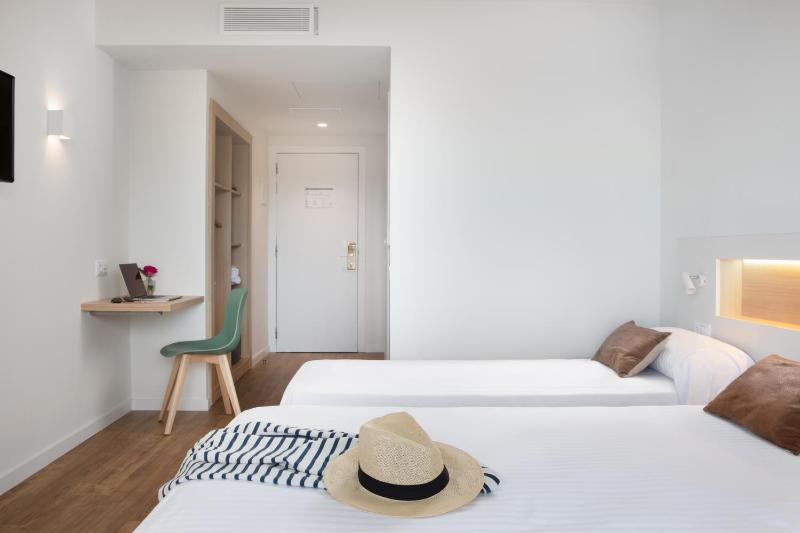 Triple Room with View image 4