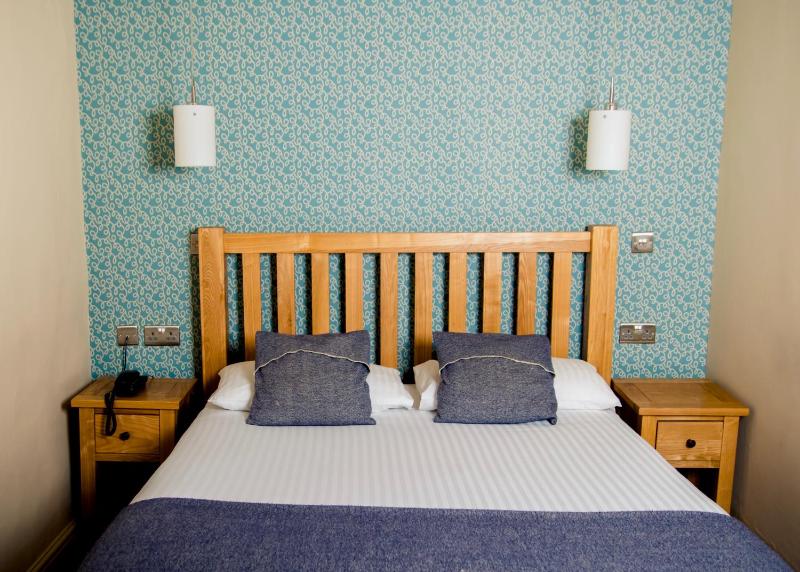 Classic Double Room image 4