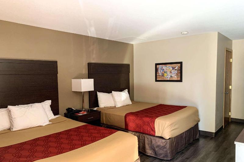 Econo Lodge Portland Downtown - image 16