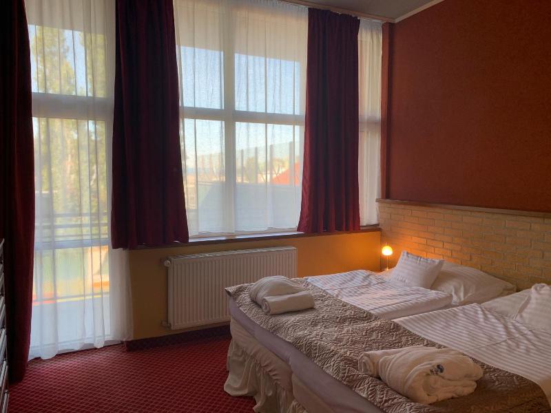 Standard Double or Twin Room with Balcony image 3