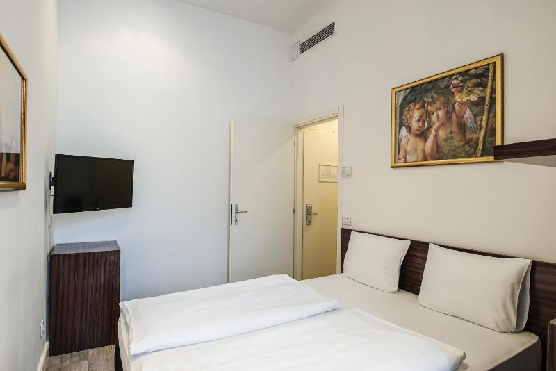 Single Room image 3