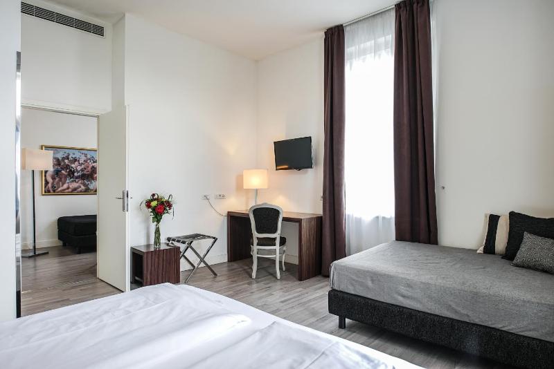 Junior Suite image 2