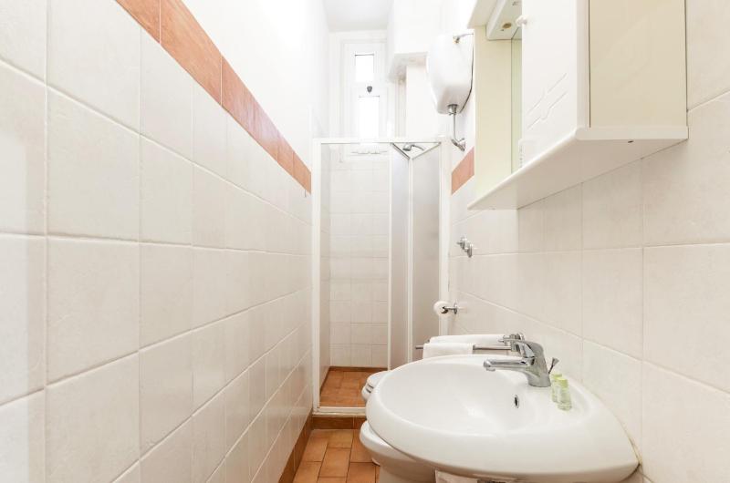 One-Bedroom Apartment image 3