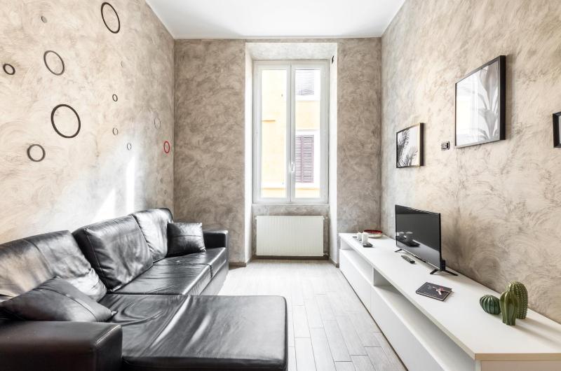 One-Bedroom Apartment image 2