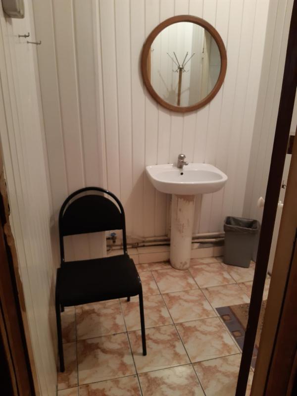 Standard Single Room with Shared Bathroom image 3