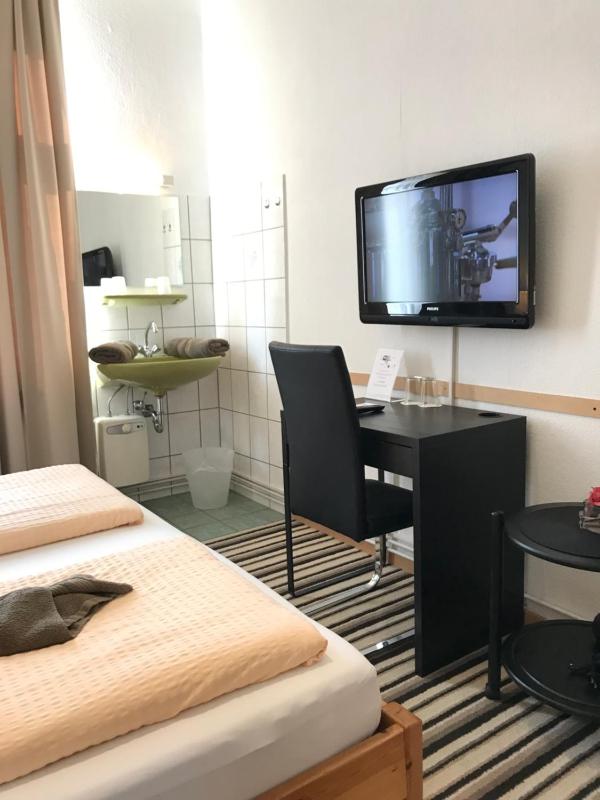 Double Room with Private External Bathroom image 1