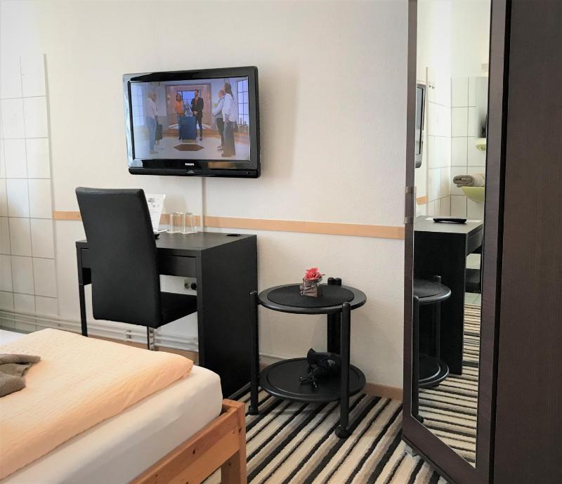 Double Room with Private External Bathroom image 3
