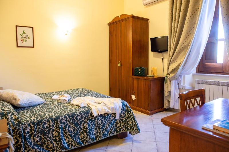 Double or Twin Room image 2