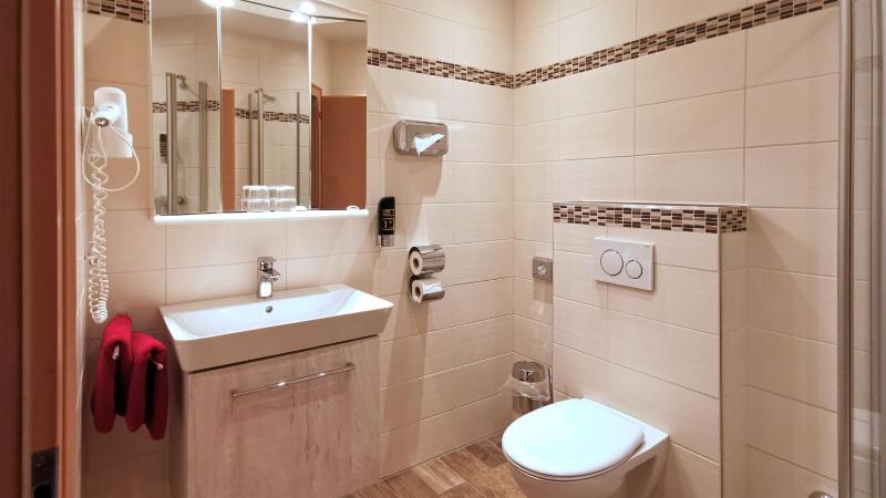 Double Room image 3
