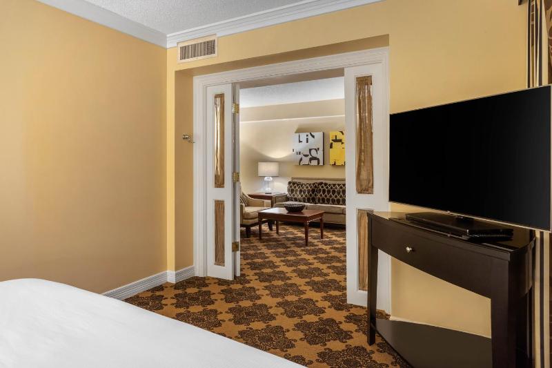 Executive Suite - 1 King Bed image 3