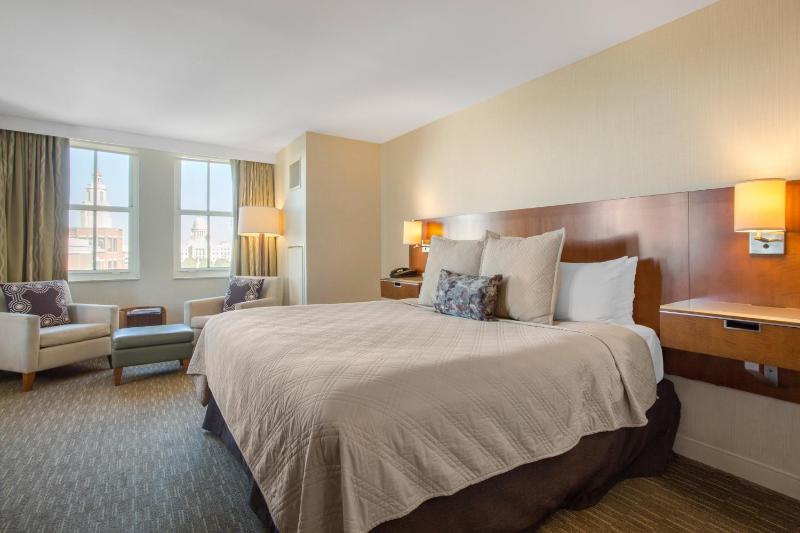 Deluxe Room - 1 King Bed image 2