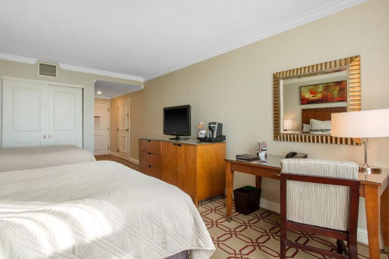 Premier Room - 2 Double Beds image 4
