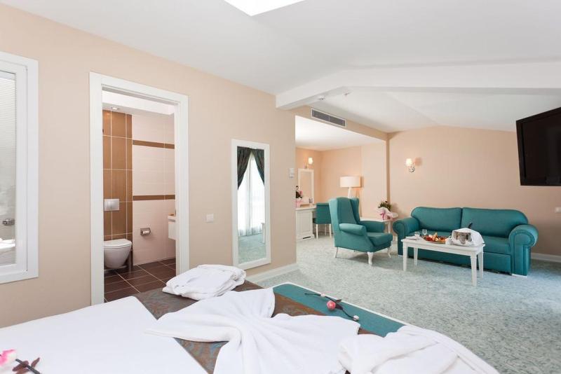 Executive Suite image 3