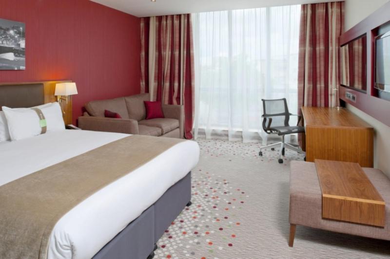 Premium Double Room with sofa bed image 4