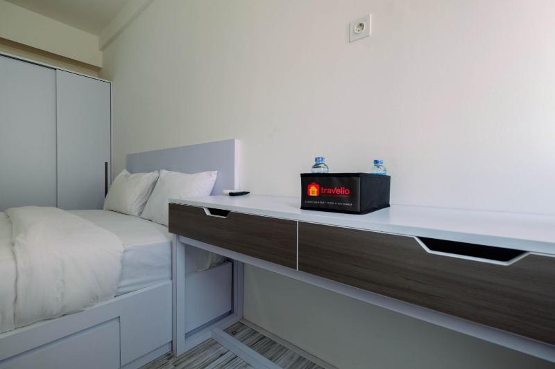 Affordable Price Studio at Riverview Jababeka Apartment Cikarang By Travelio - image 6