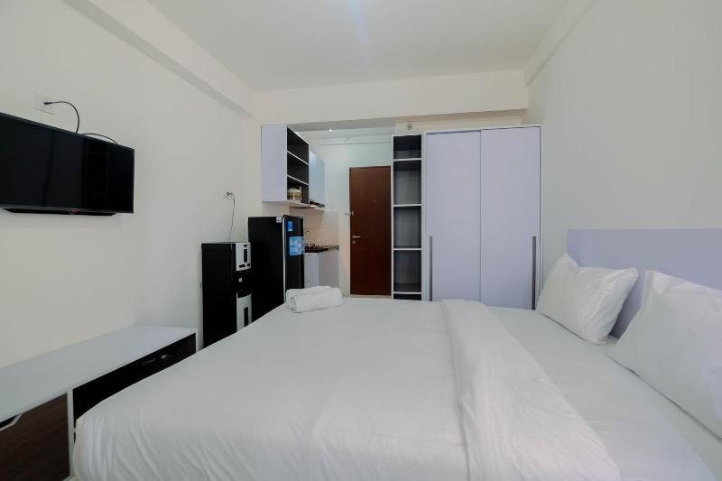 Affordable Price Studio at Riverview Jababeka Apartment Cikarang By Travelio - image 2