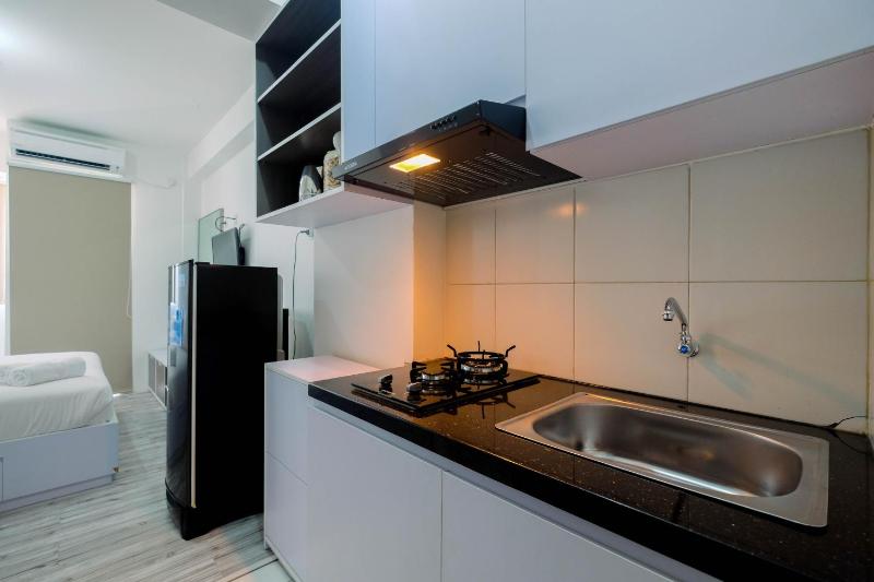 Affordable Price Studio at Riverview Jababeka Apartment Cikarang By Travelio - image 8