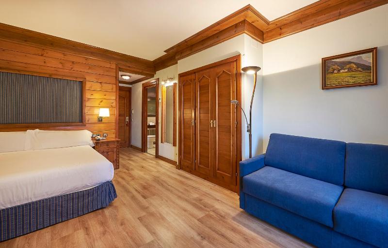Superior Double or Twin Room with Spa Access image 2