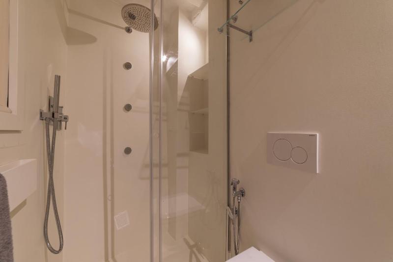 One-Bedroom Apartment image 4