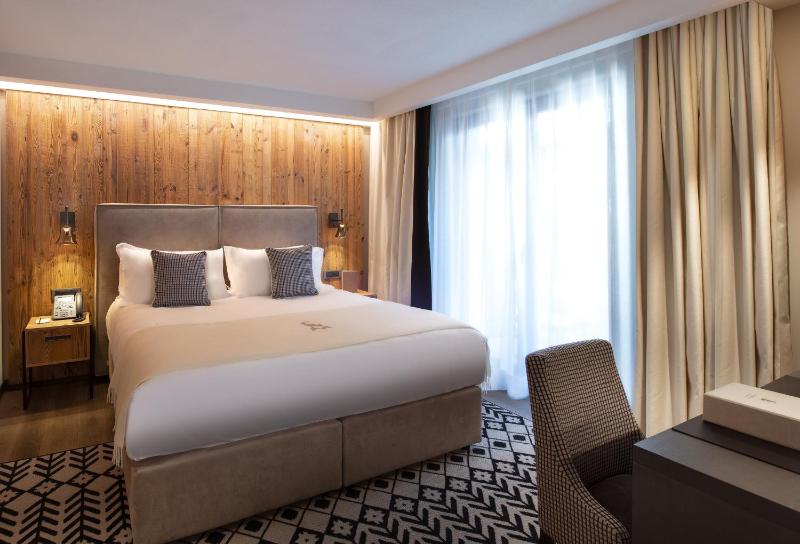Deluxe Double Room image 3