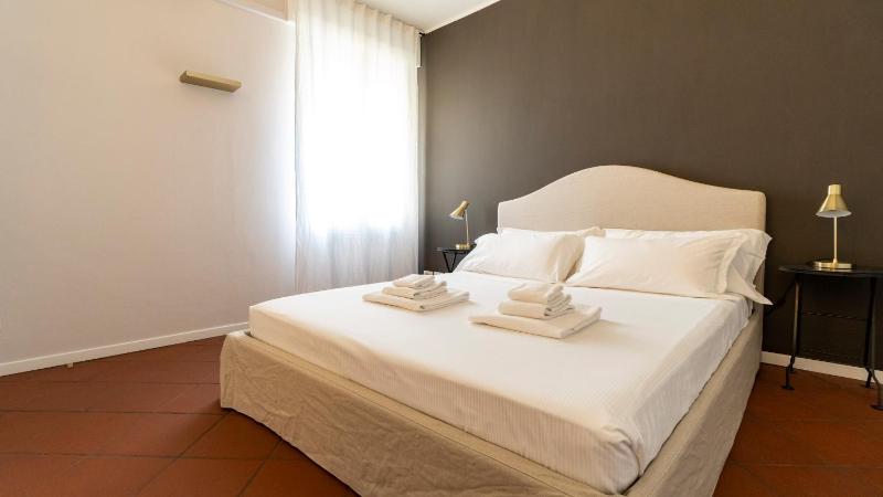One-Bedroom Apartment image 4