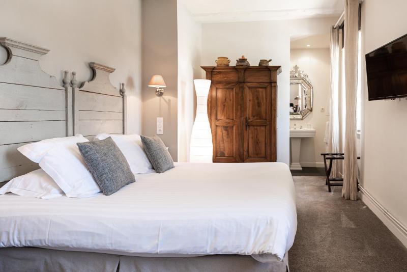 Standard Double Room image 3
