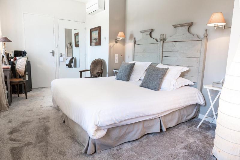 Standard Double Room image 1