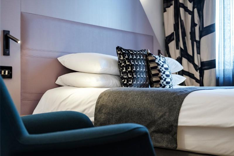 Deluxe Twin Room image 1