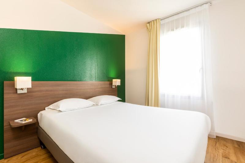One-Bedroom Apartment image 3