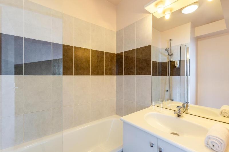One-Bedroom Apartment image 2