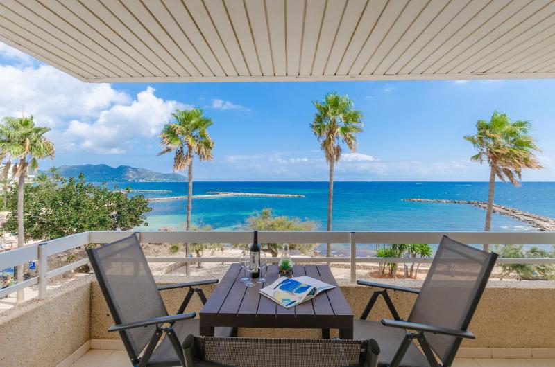 Apartment with Sea View image 3