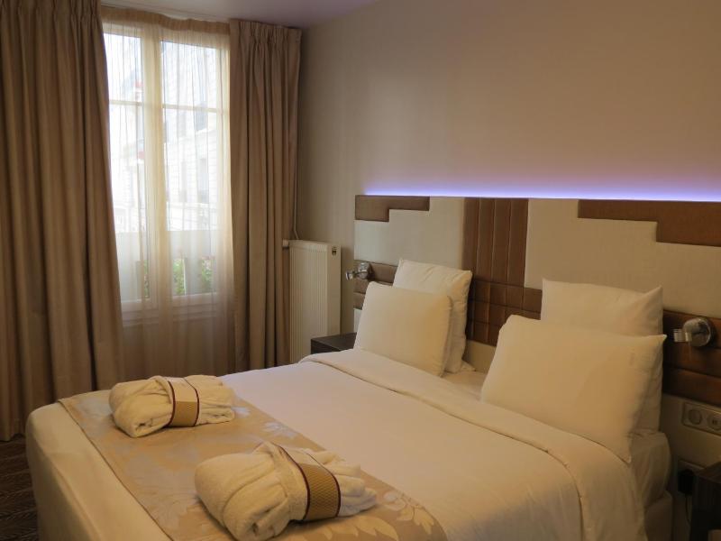 Superior Double Room image 1