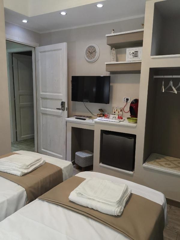 Deluxe Double or Twin Room with City View image 2