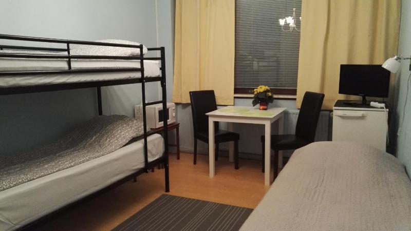 Triple Room with Shared Bathroom image 3