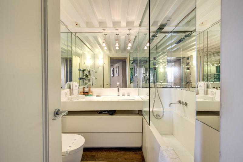 Executive Suite - Annex image 3