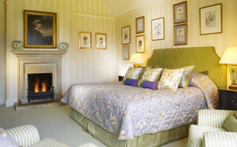 Luxury King Room image 4