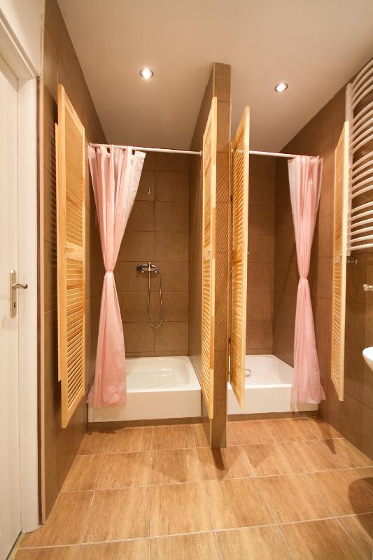 Single Bed in 4-Bed Dormitory Room image 3