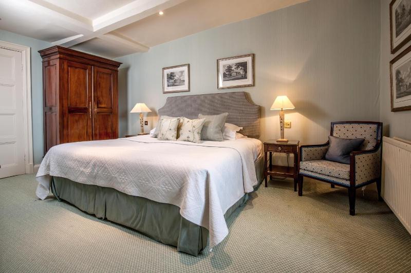 Small Deluxe Double Room image 2