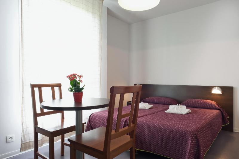 Studio (2 Adults) image 4