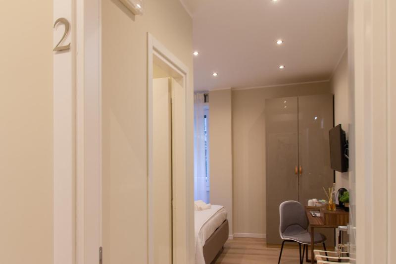 Double Room image 2