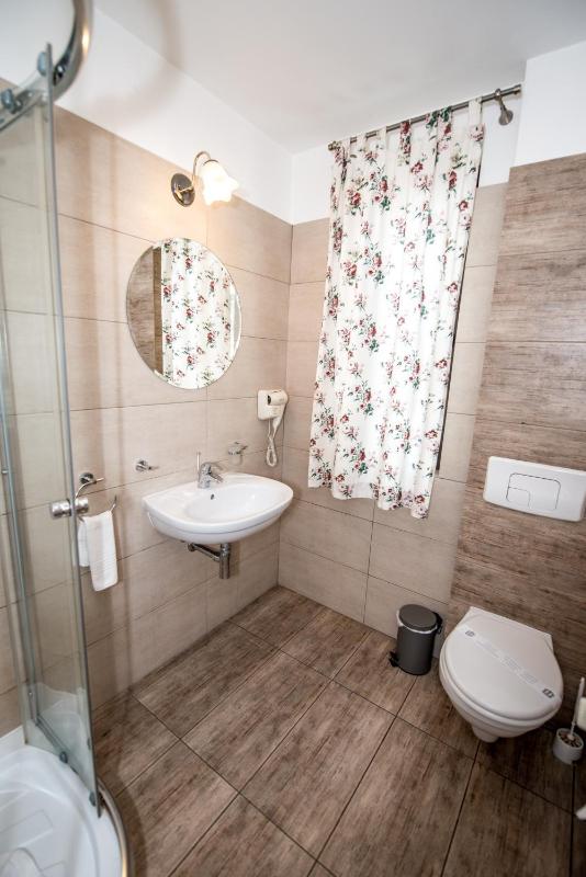 Standard Double Room image 4