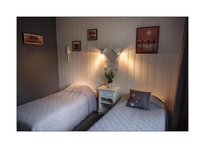 Twin Room image 3