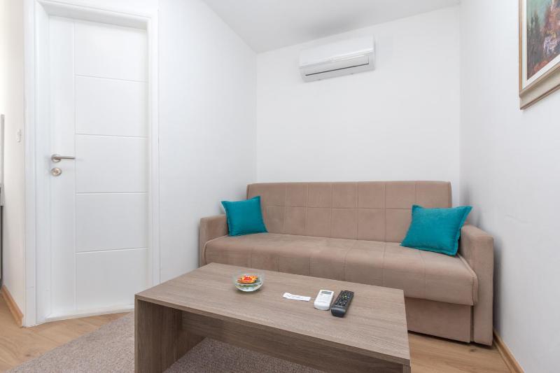 One-Bedroom Apartment image 2
